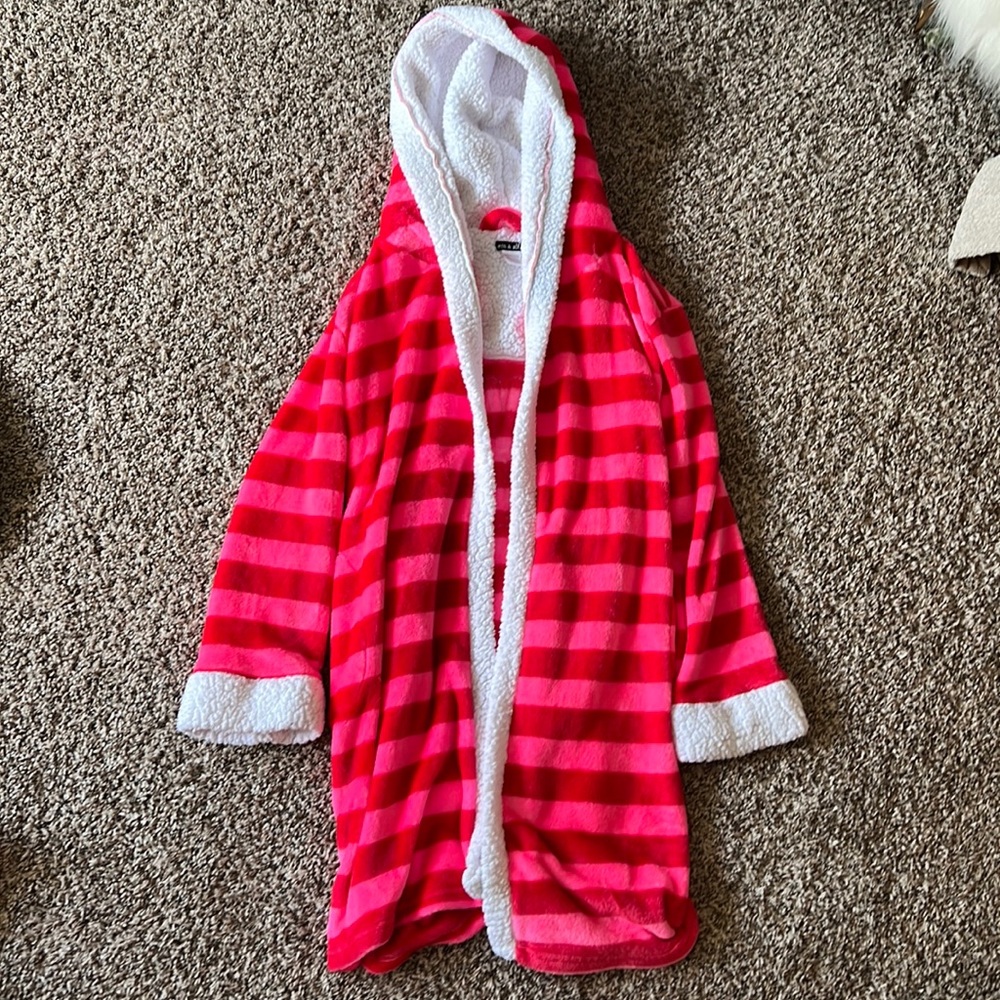 Love Sleep pink striped robe